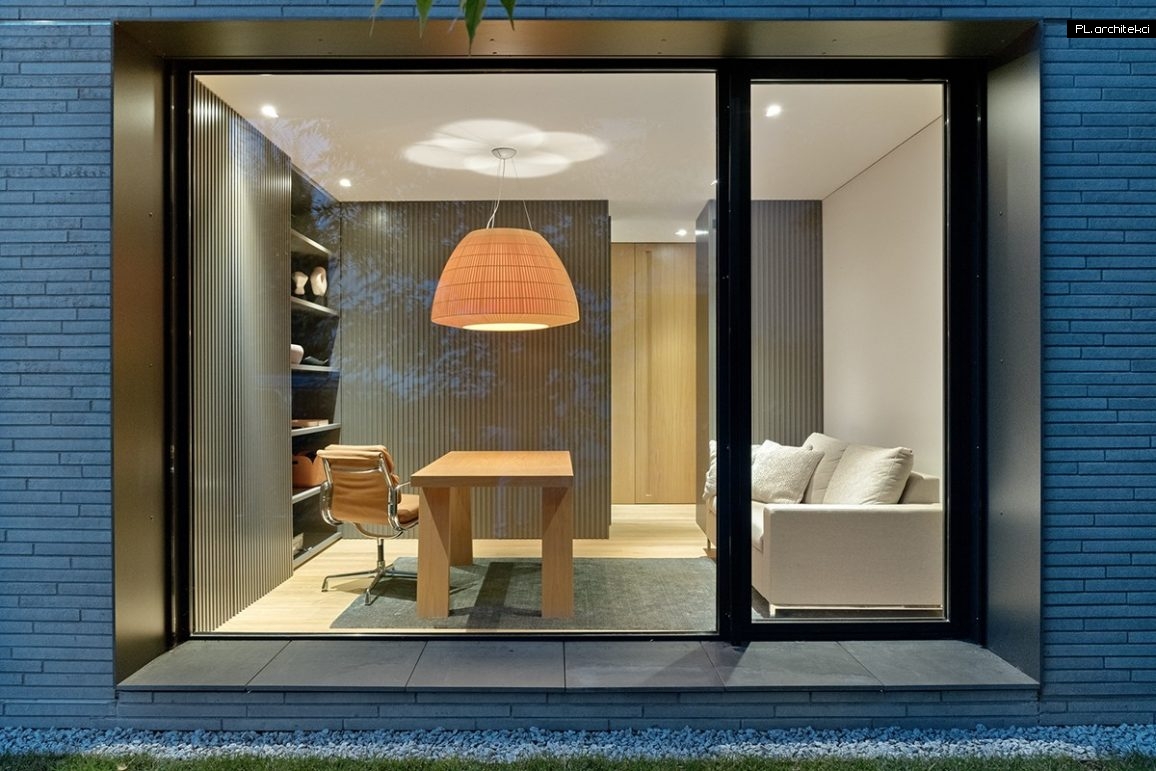 dom rozcięty minimalistyczny kostka wnętrza design poznań plarchitekci