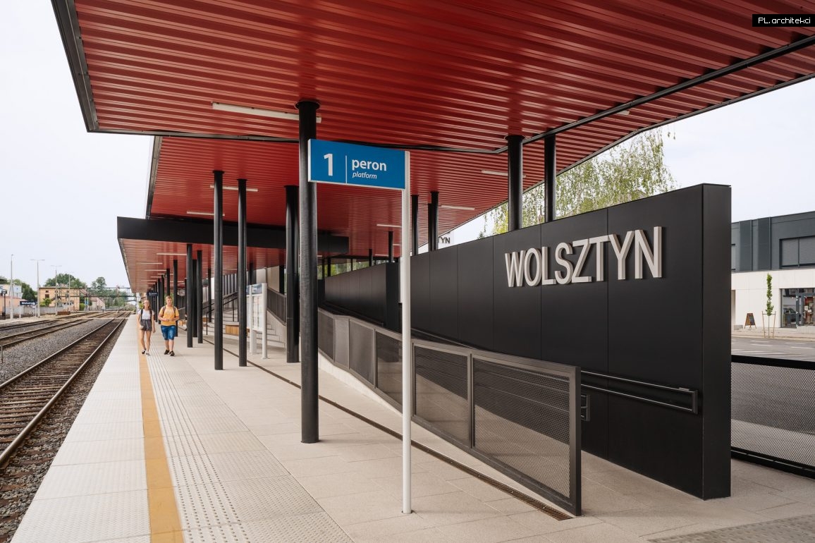 dworzec kolejowy autobusowy nowoczesny przebudowa rozbudowa czarny czerwony wolsztyn plarchitekci