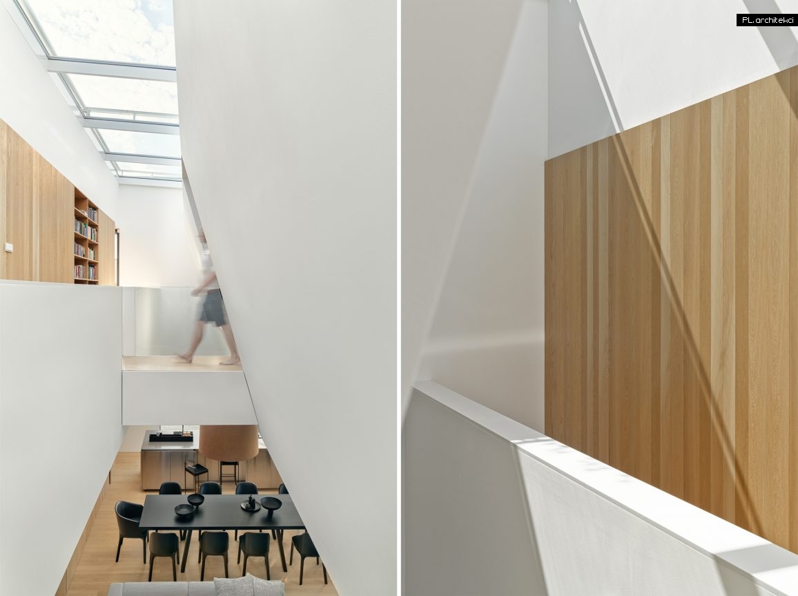 dom rozcięty minimalistyczny kostka wnętrza design świetlik biały biel drewno poznań plarchitekci